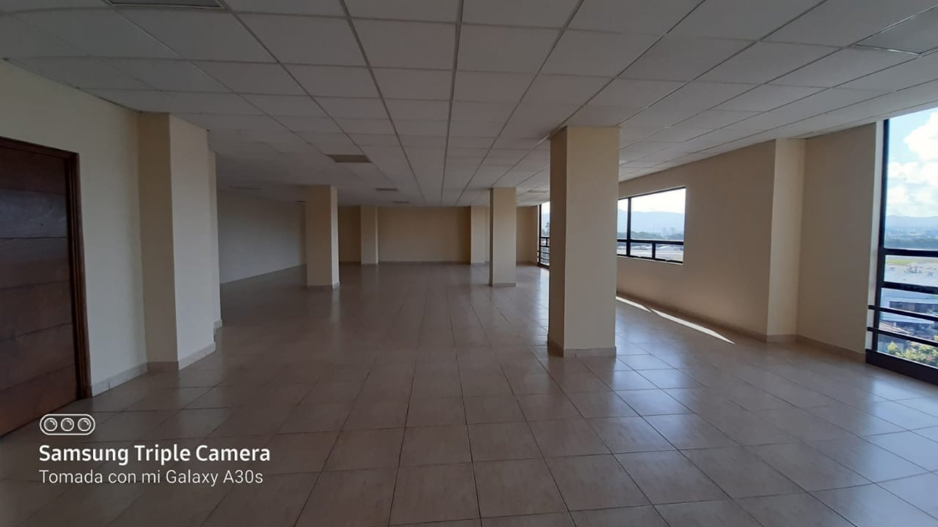 Alquilo amplia oficina en Edificio Condesa II, Zona 13 - Miniatura 3