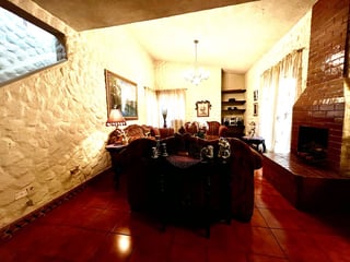 Venta de amplia casa de esquina estilo Mediterráneo en San Cristóbal - 3