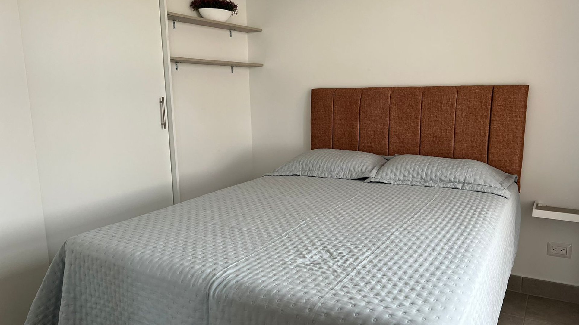 APARTAMENTO AMUEBLADO EN RENTA EN FIAMENE ZONA 10 - Miniatura 24