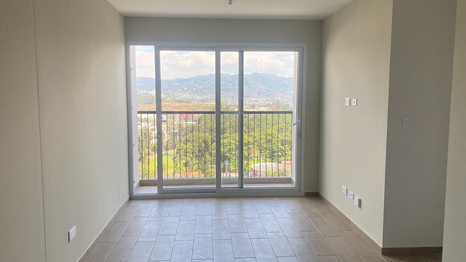 Apartamento en Avenida Petapa zona 12 - 3 habitaciones Ref-5935 - Miniatura 2