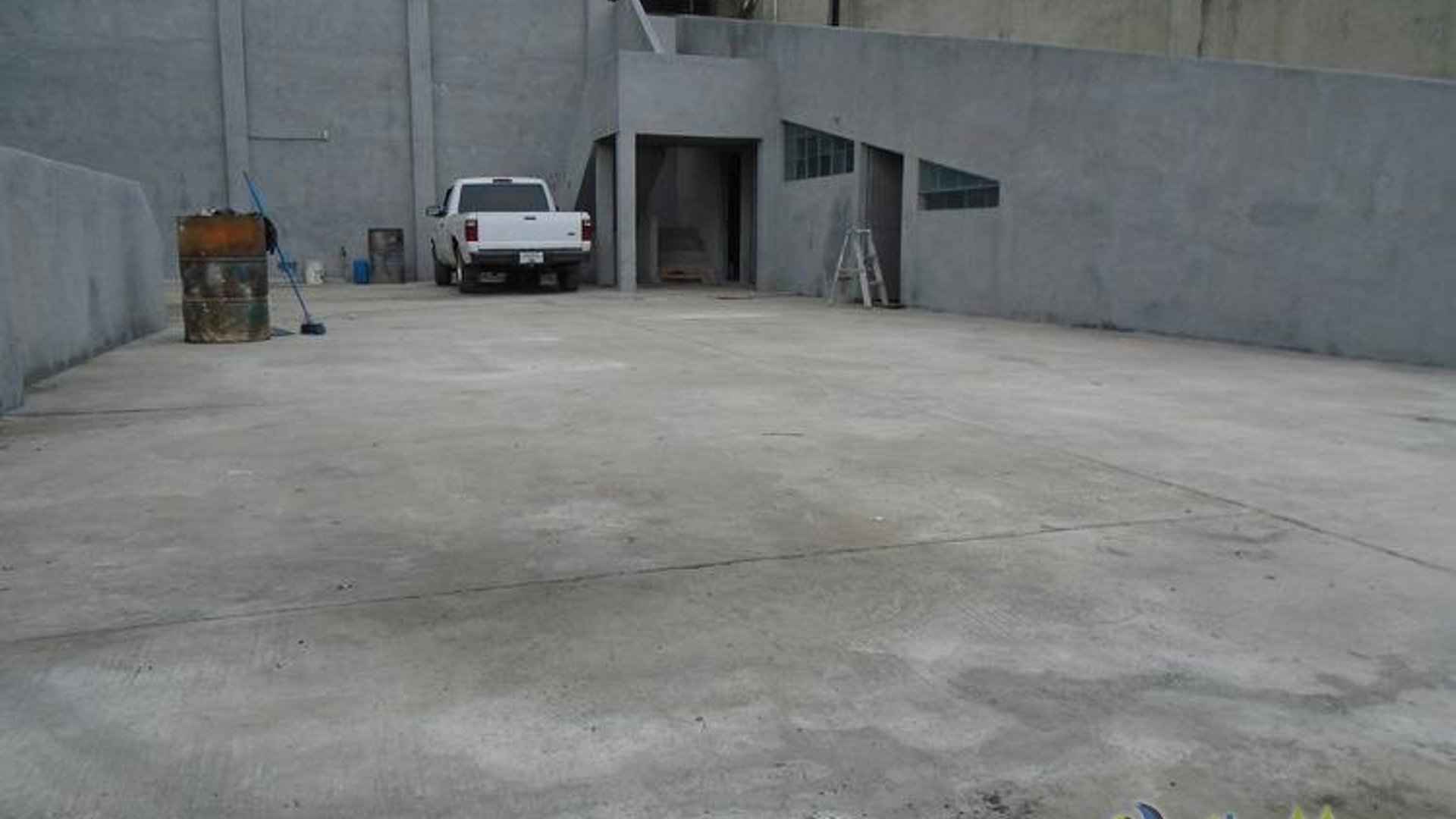 EDIFICIO COMERCIAL EN VENTA EN ZONA 1 DE MIXCO - Miniatura 2