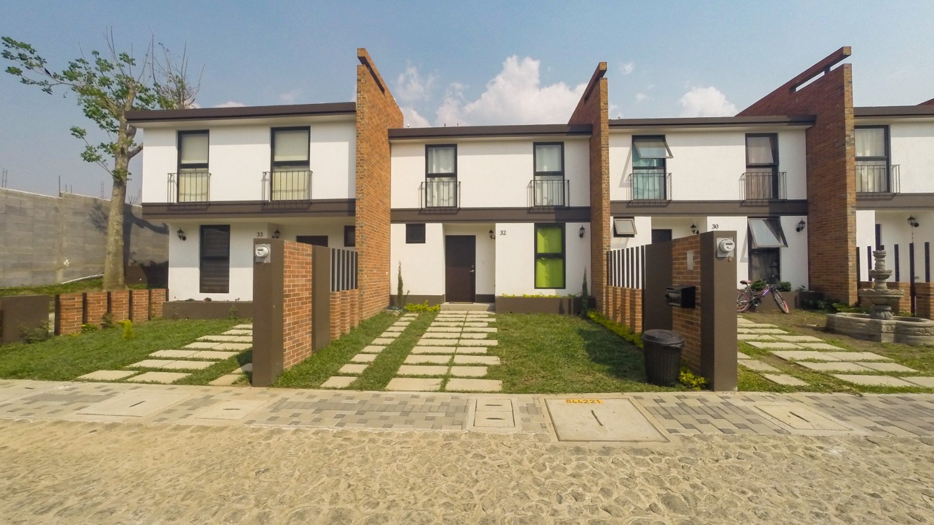 CASA FAMILIAR EN CONDOMINIO RESIDENCIAL  A 1.5 KMS. DE CIUDAD VIEJA - Miniatura 8