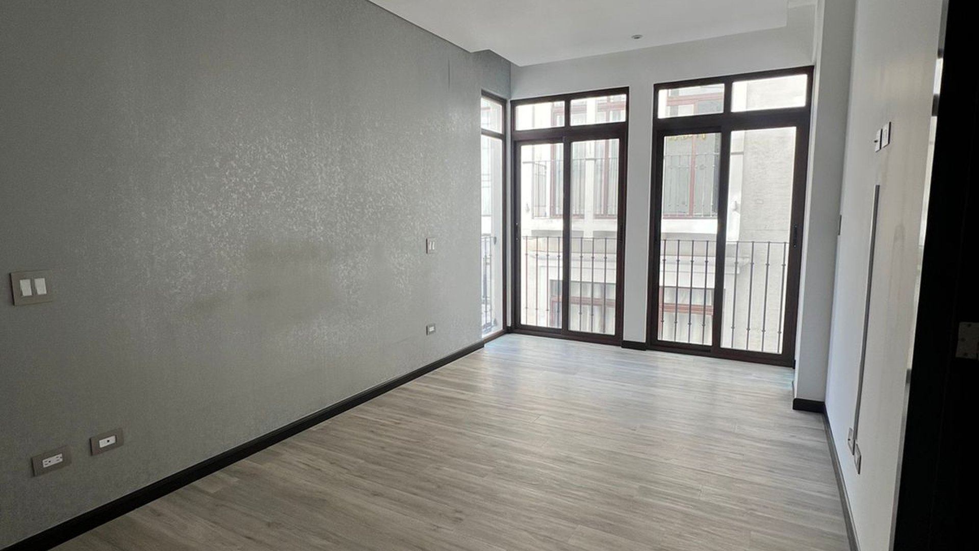 ALQUILER DE HERMOSO APARTAMENTO - LIRIOS DE CAYALÁ, ZONA 16 - Miniatura 12