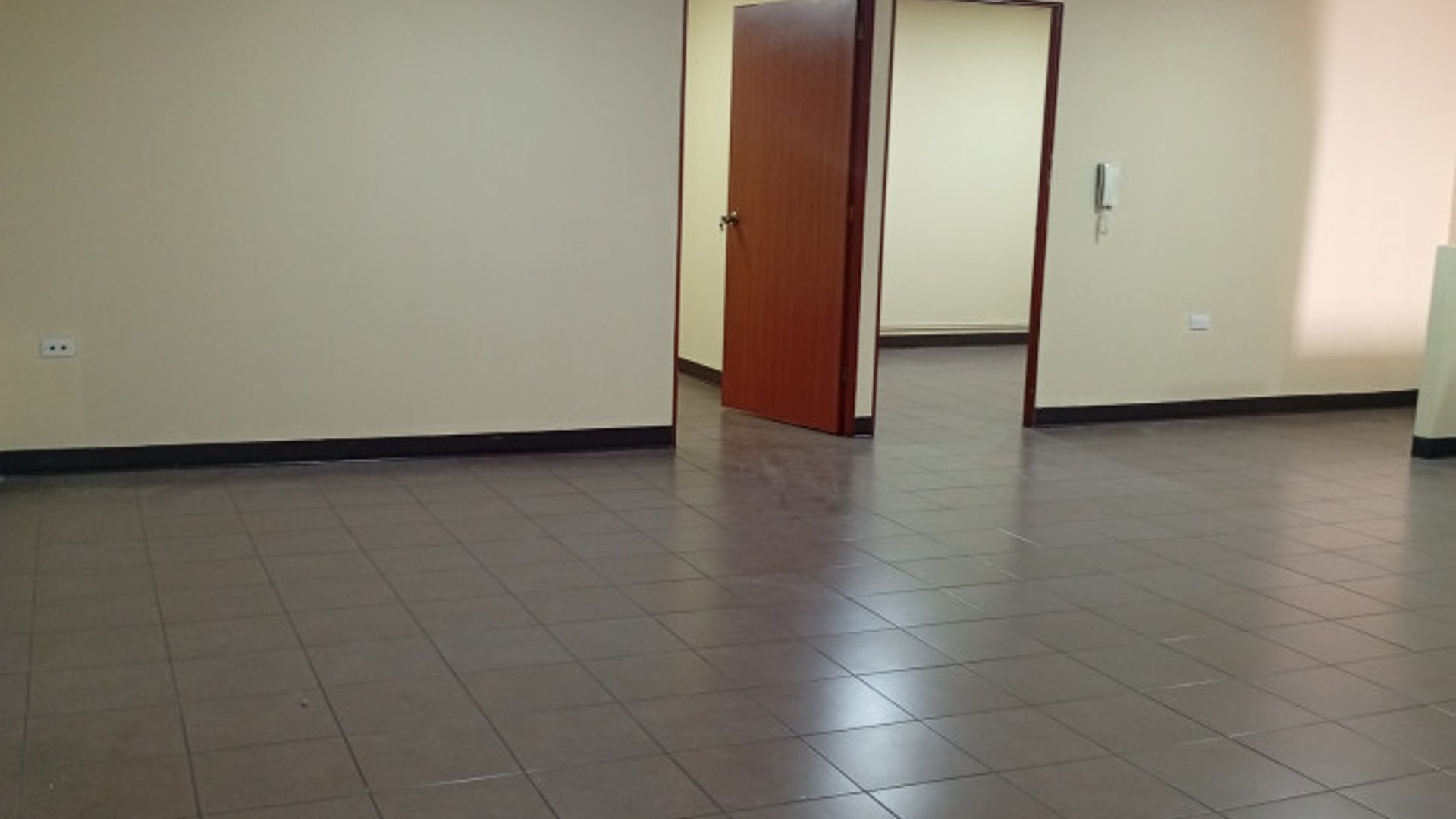 Bodega en Renta Av. Petapa, Ciudad de Guatemala - 200m² - Miniatura 5