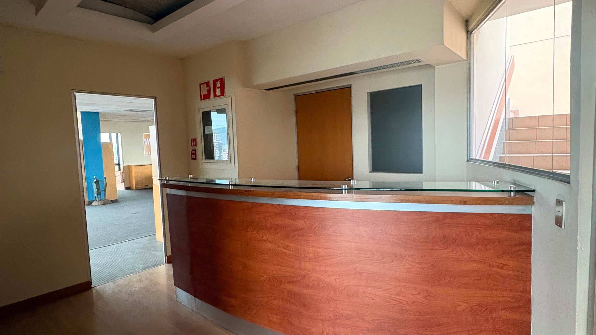 ???? OFICINA EN RENTA – 892 M² | EDIFICIO MURANO CENTER | ZONA 10 - Miniatura 2