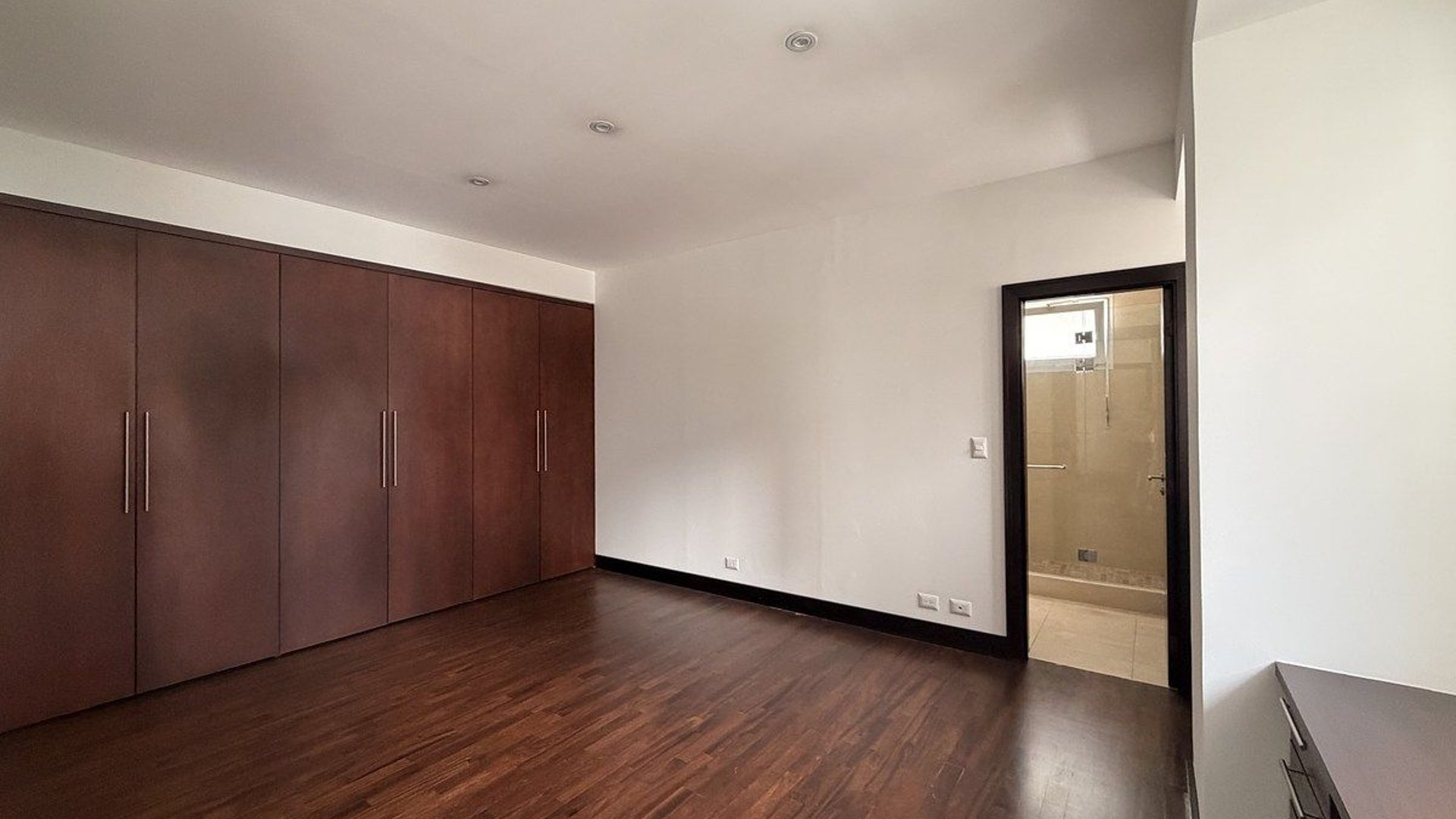 Apartamento en Alquiler | Edificio Quinta Avenida, Zona 14 - Miniatura 19