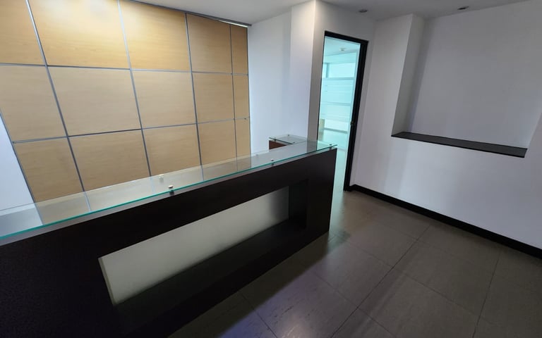 Oficina en renta en area céntrica de zona 14 Ref-4920