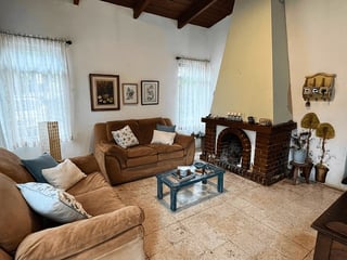 Acogedora Casa de Campo con Amplio Terreno en San Lucas Sacatepéquez - 4