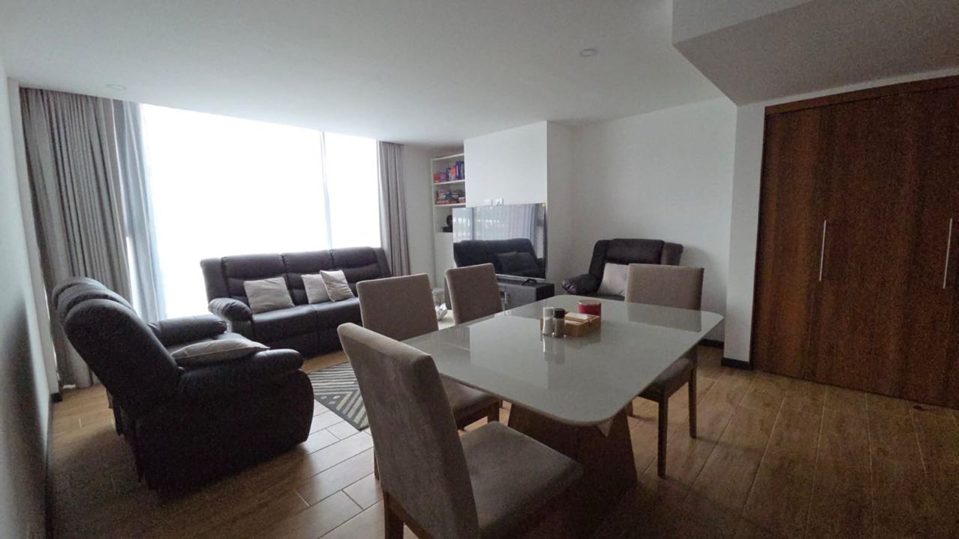 Apartamento de 3 habitaciones en alquiler Essenza zona 13 - Miniatura 2