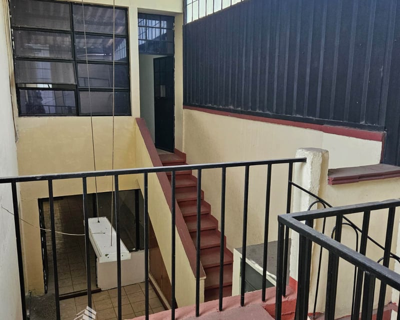 CASA CON GIRO COMERCIAL EN RENTA ZONA 9