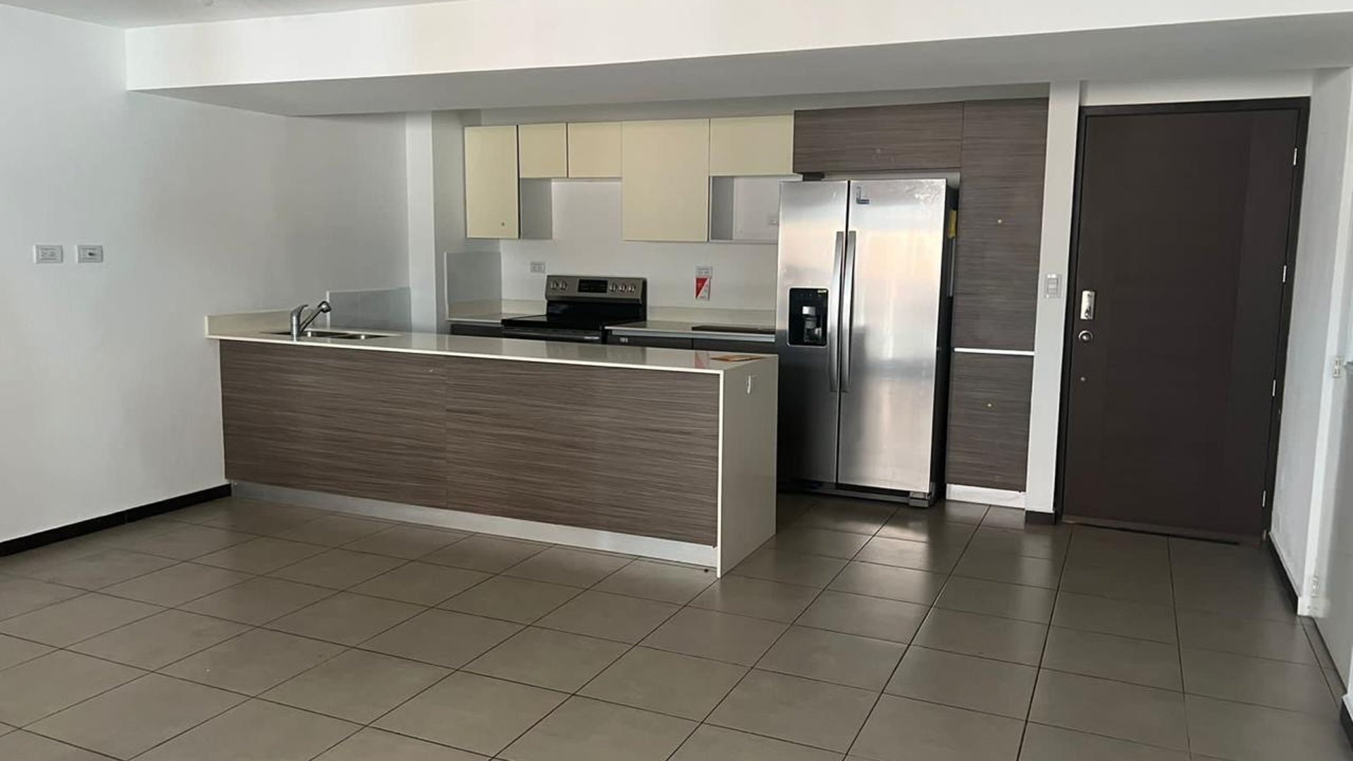 Apartamento espacioso en primer nivel (Parque 11) - Image 1