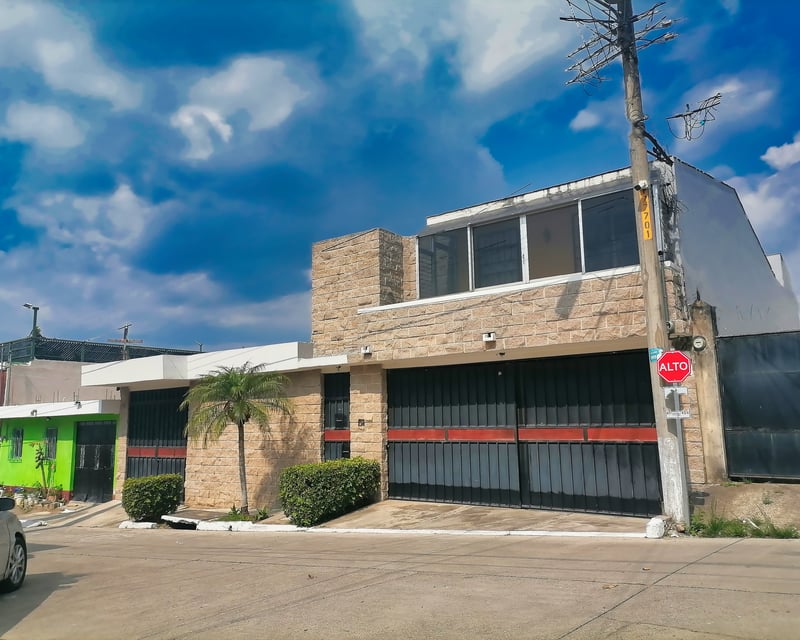 Casa familiar dentro de garita – Los Eucaliptos, San Miguel Petapa