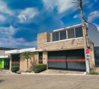 Casa familiar dentro de garita – Los Eucaliptos, San Miguel Petapa