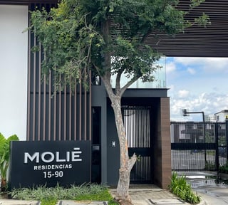 CASA EN RENTA en MOLIÉ zona 10 cerca de La Joya en Oakland