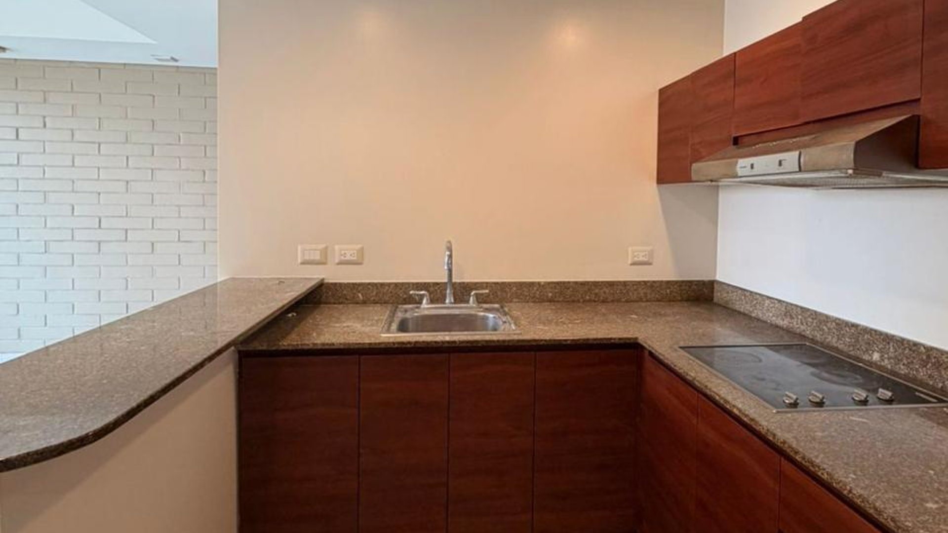 ???? APARTAMENTO EN RENTA – 2 HAB + BALCÓN | EDIFICIO ADRIATIKA | Z.14 - Miniatura 2