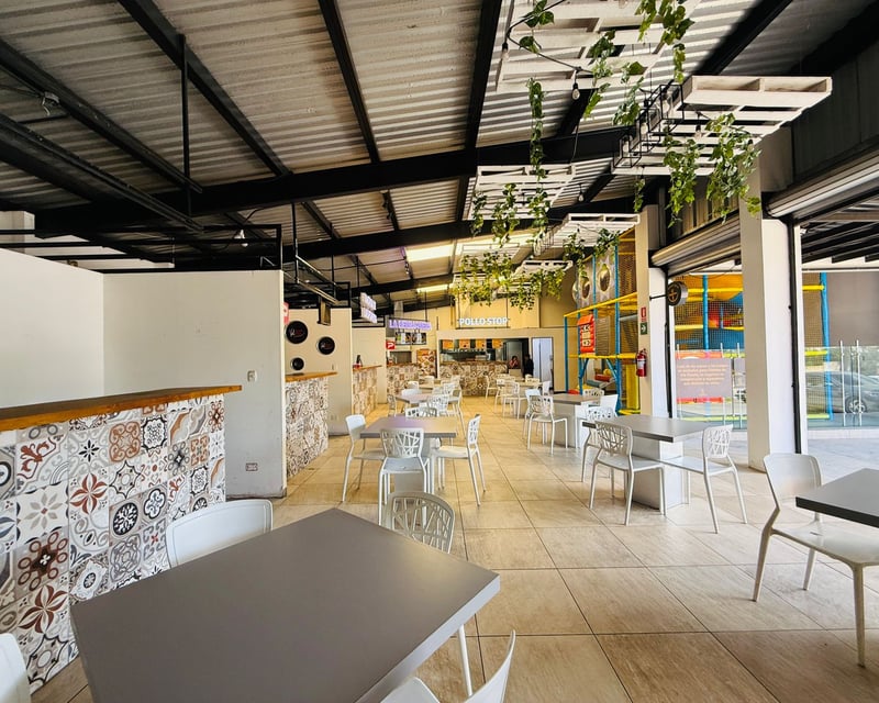 ALQUILER DE LOCALES COMERCIALES ÁREA DE FOOD COURT - KM 17.5, CES