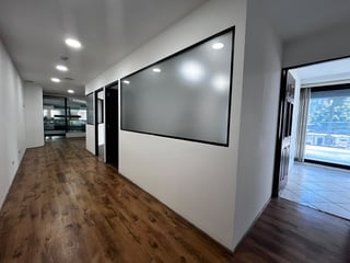 📍 LOCAL EN RENTA – 98.97 M²  | EDIFICIO ATLANTIS | ZONA 10 - 4