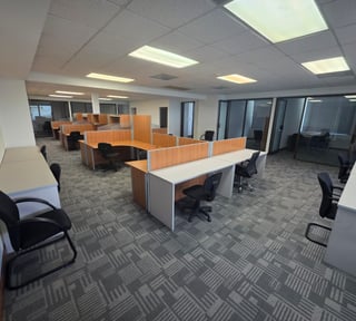 Renta de oficina en nivel medio en zona 14 area centrica Ref-5335