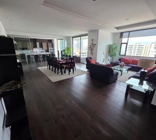 Lujoso apartamento con habitación de servicio en zona 14 Ref-5845 