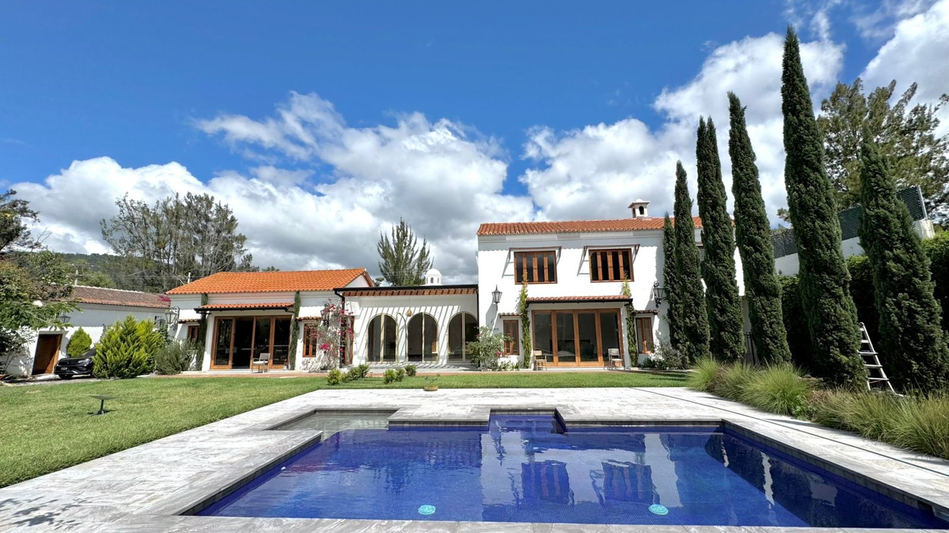 Exclusiva casa con piscina a solo 5 minutos de Antigua Guatemala, increíbles vistas a los volcanes