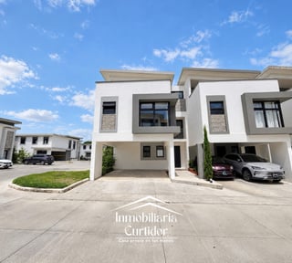 Casa en venta en Serena de Arrazola, Fraijanes (CAES) de esquina, 3 habitaciones