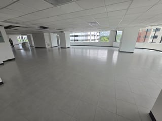 Oficina en renta - nivel medio - 955M2 en zona 14 Ref-5286 - 4