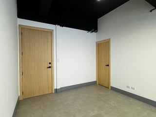Oficina en venta, en Zone 10 - 2