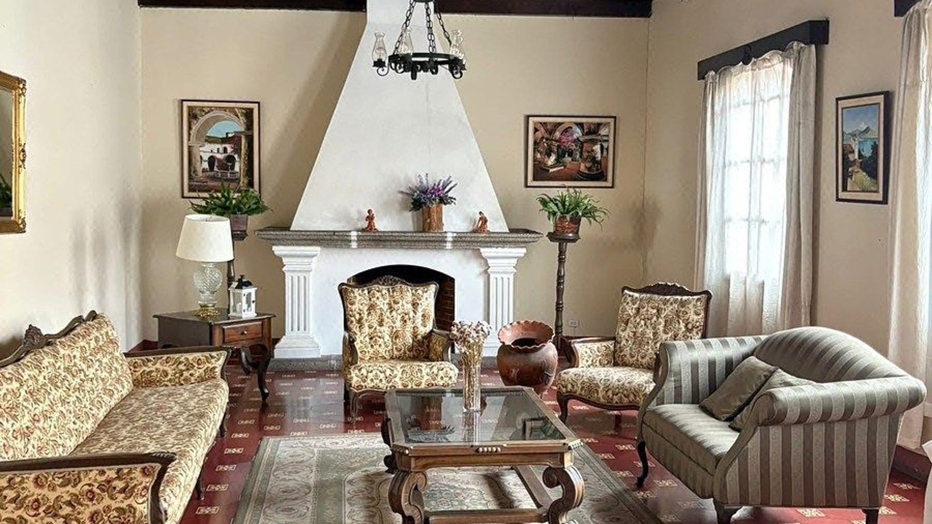Terreno en Venta con Hotel en Casco de La Antigua Guatemala