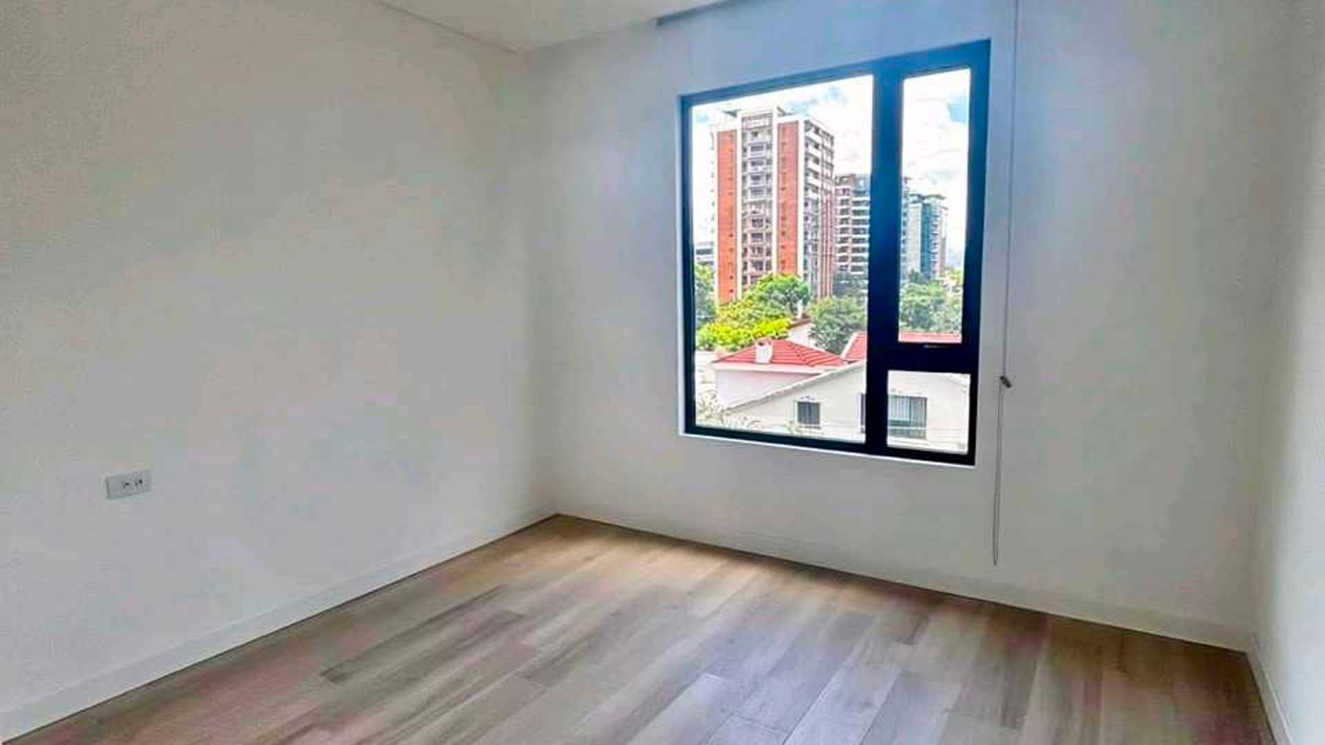 APARTAMENTO EN ALQUILER ???? Edificio Ferre Diez, Zona 10 - Miniatura 8