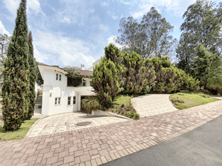 Espectacular Casa  en venta area de cayala, zona 16 - Image 2