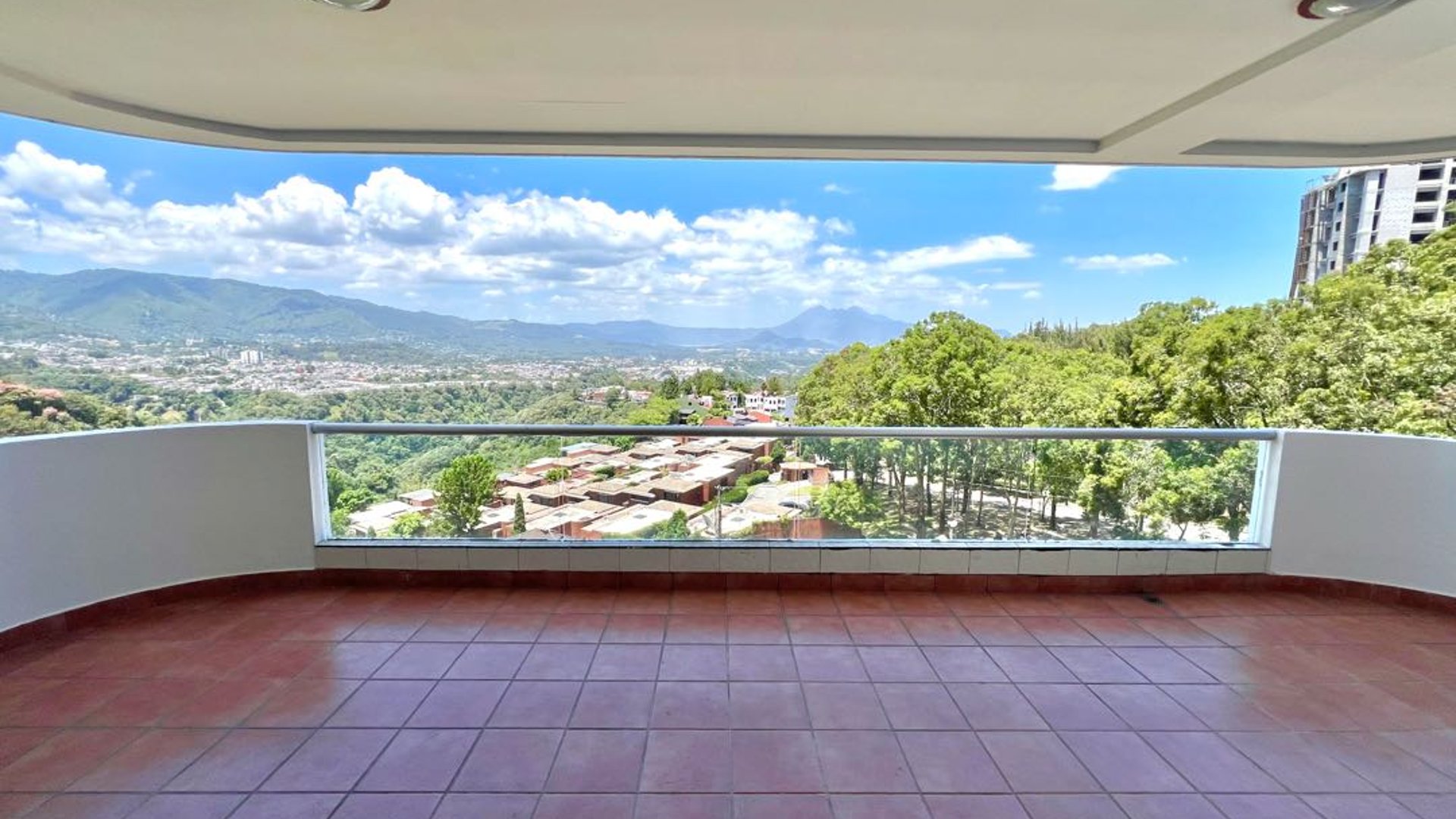 ALQUILER DE AMPLIO APARTAMENTO - MARQUÉS DEL VALLE, ZONA 14 - Miniatura 5