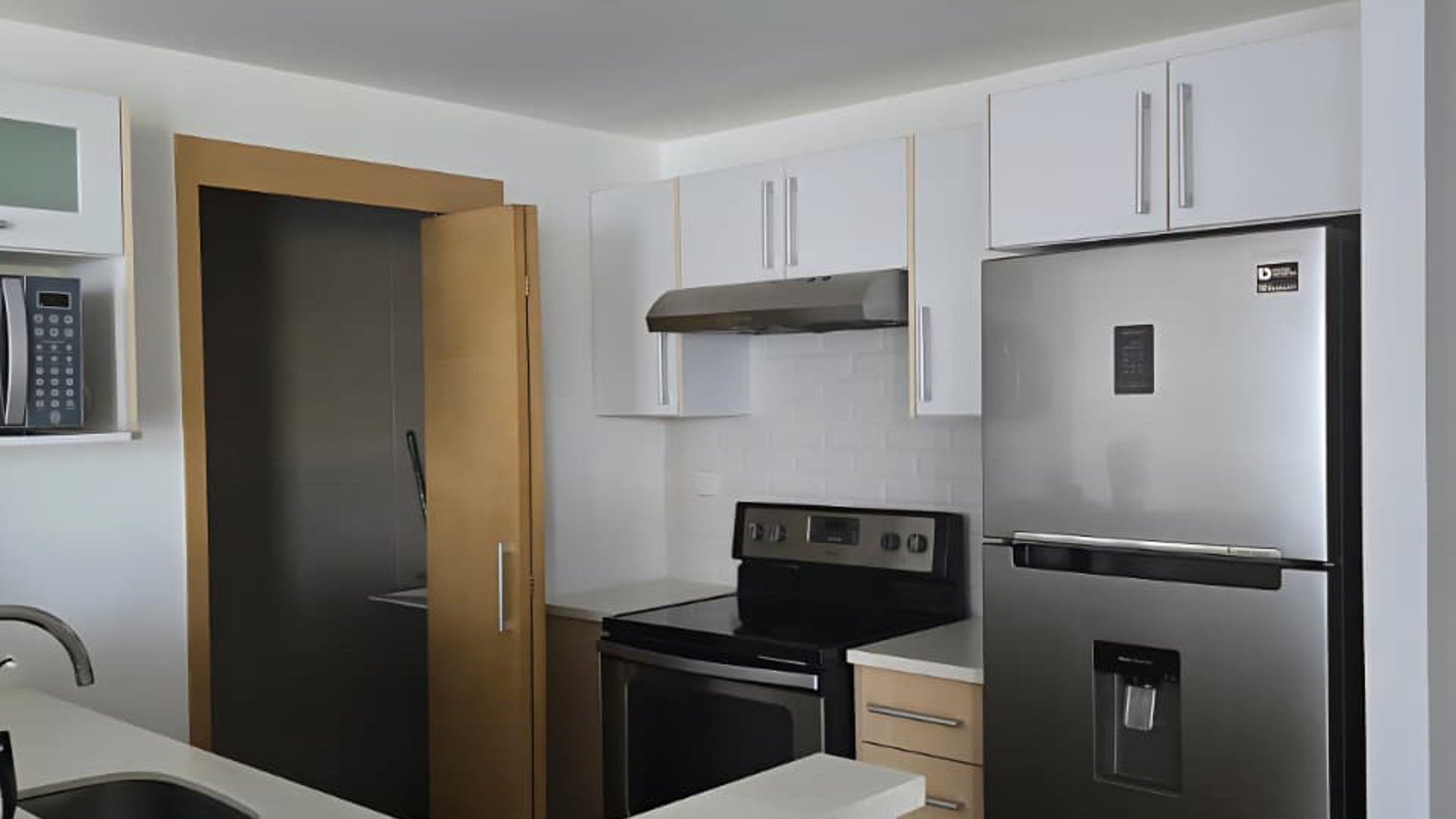 RENTA DE APARTAMENTO EN CITYHAUS ZONA 10 - Miniatura 7