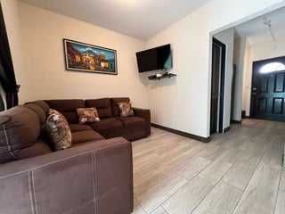 *Vendo casa en Hacienda Las Mercedes I Carr. a San José Pinula* - 2