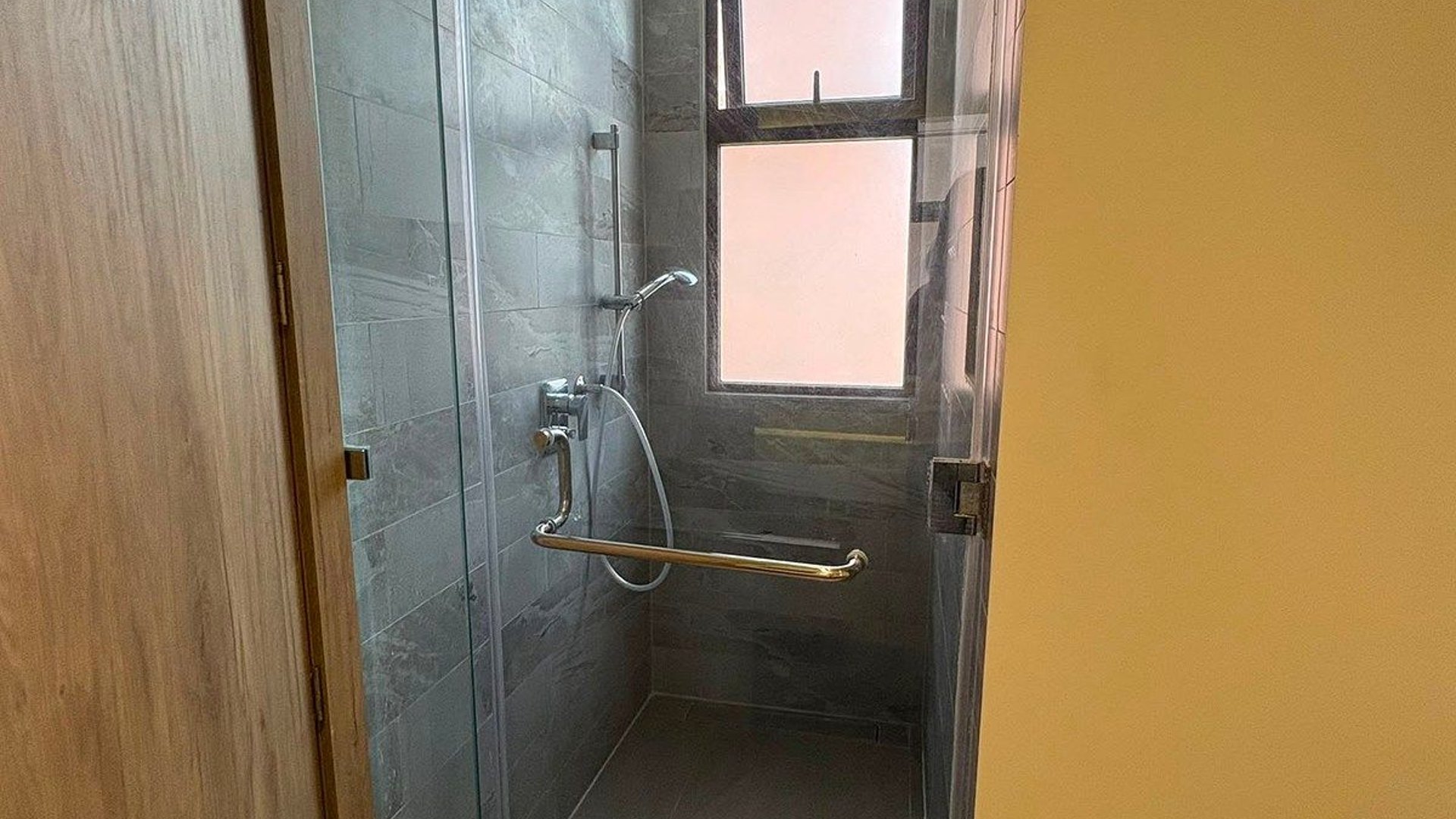 Apartamento en Alquiler  Edificio Torre Vertic Zona 14 - Miniatura 11
