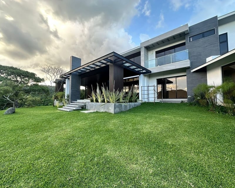 Hermosa Casa en Venta en Sausalito km 18,5 carretera salvador