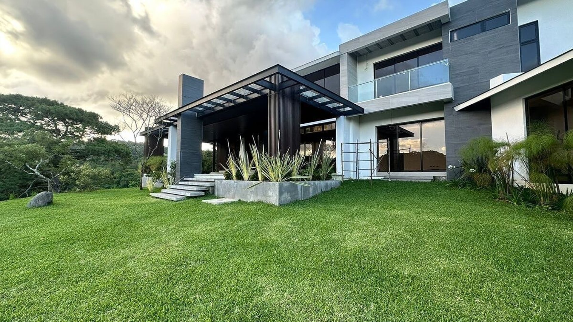 Hermosa Casa en Venta en Sausalito km 18,5 carretera salvador