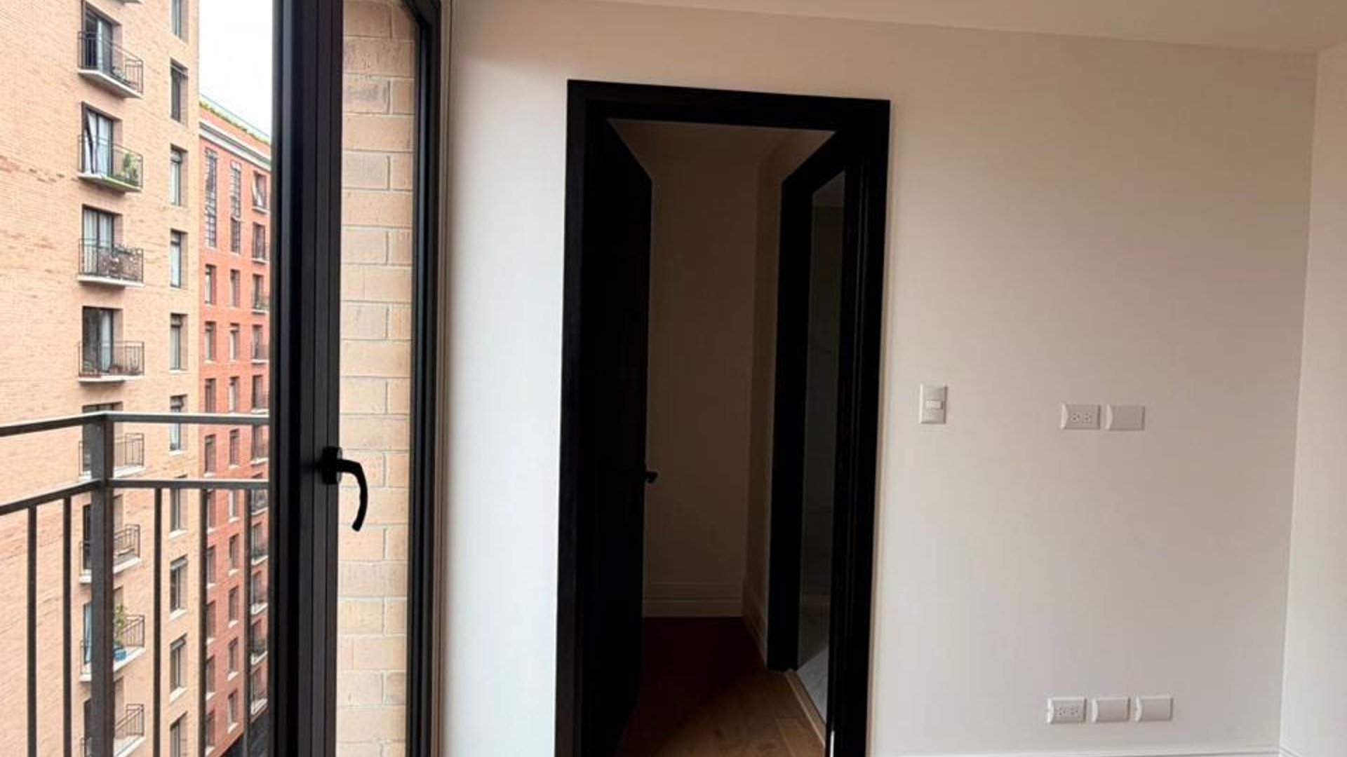 Apartamento en renta en zona 5 Céntrico - 3 habitaciones Ref-5980 - Miniatura 4