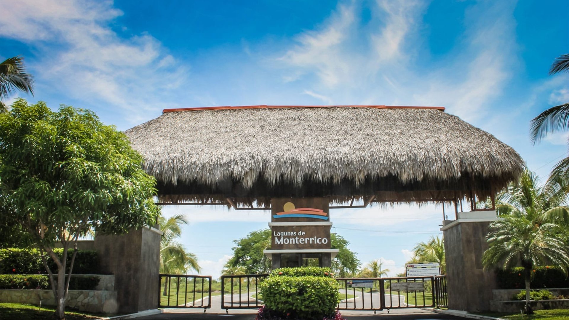 Terreno en Venta: 455m² Cerca de Monterrico, Santa Rosa