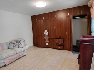 Casa en Renta de 4 Dormitorios en zona 10 - 5