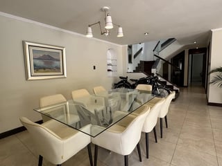 Casa dentro de garita en venta de 4 habitaciones en zona 15 Ref-5683 - 5