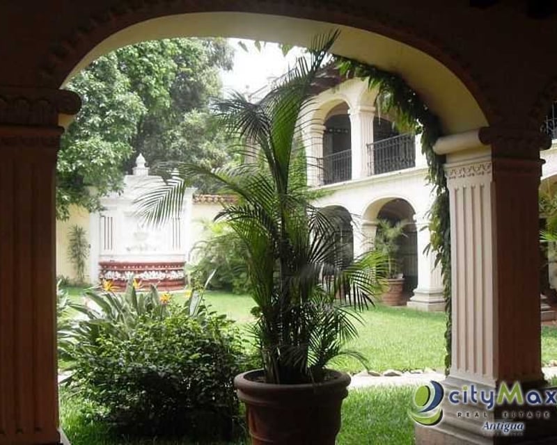 LOCAL COMERCIAL EN RENTA EN ANTIGUA GUATEMALA