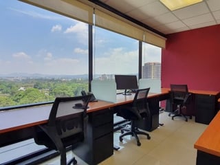 Oficina de 848mts. venta zona 10 para inversión - Image 3