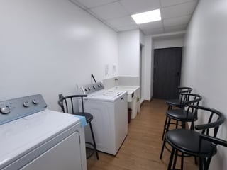 Apartamento- estudio amueblado en alquiler en Zona 10 - Image 7