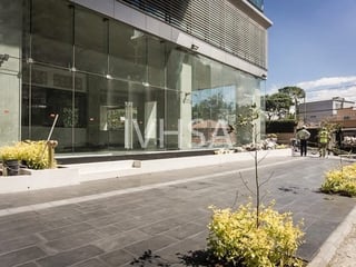 Local comercial en renta de 302.35 m2 en Zona 10 - 2