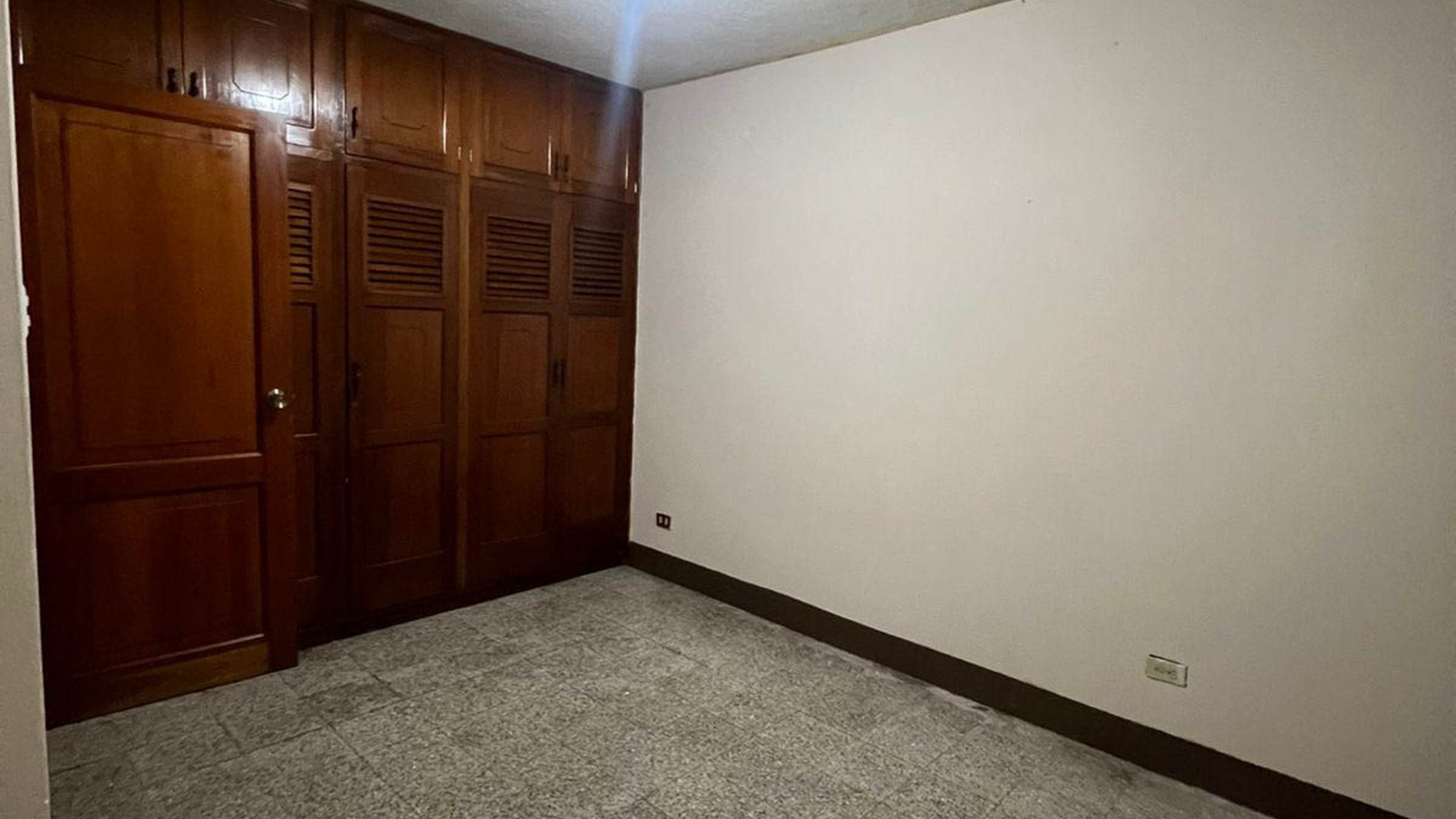 CASA SEMIAMUEBLADA EN VENTA, ZONA 3 DE MIXCO - Miniatura 6