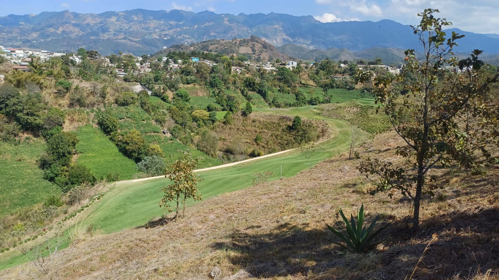 Se vende terreno en Exclusivo Club de zona 16 - Miniatura 6
