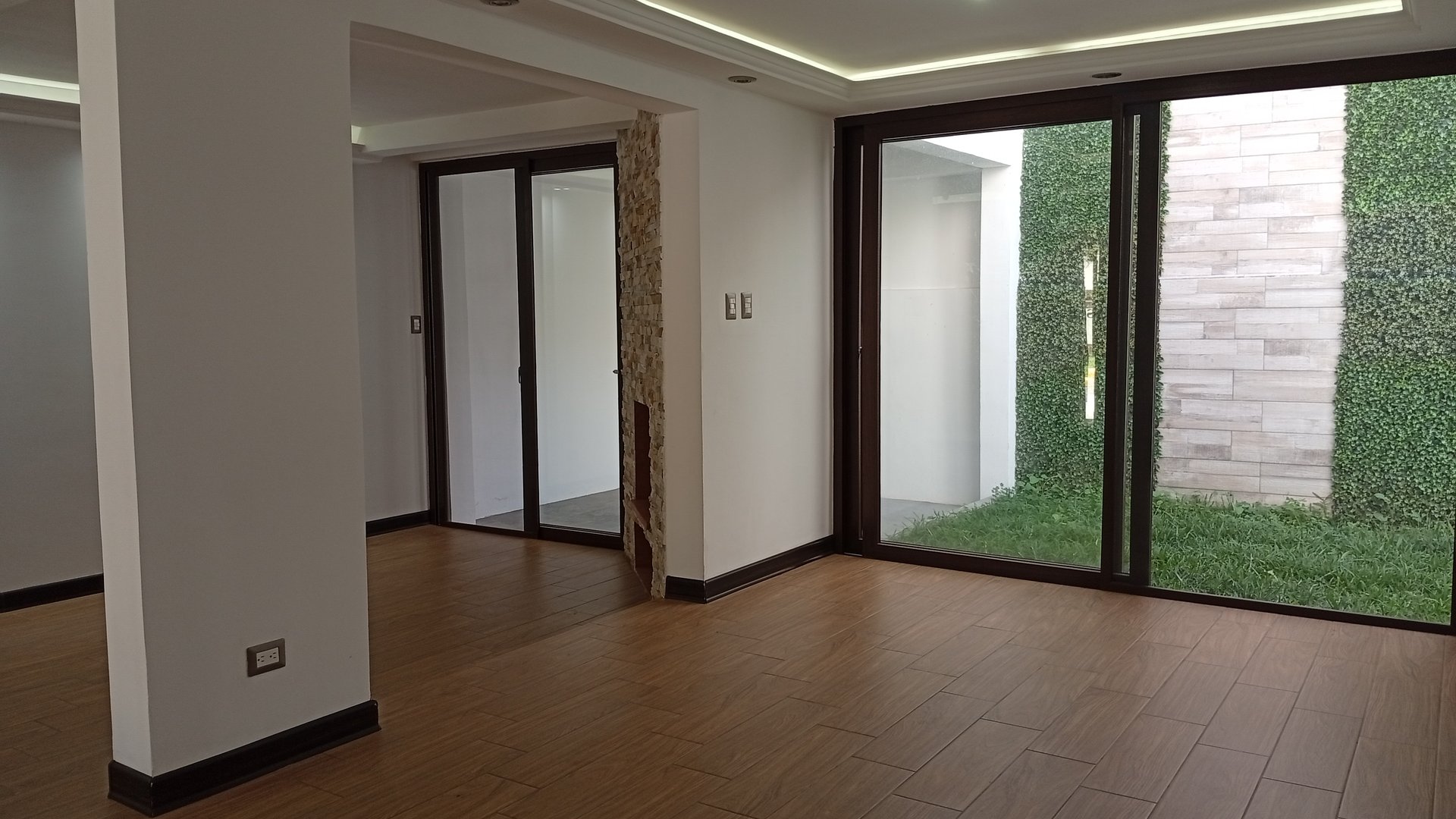 Casa en Condominio remodela en renta en zona 14 - Miniatura 3