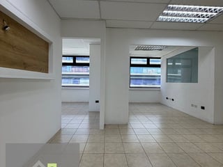 🏢 Oficina en Alquiler zona 10 - 3