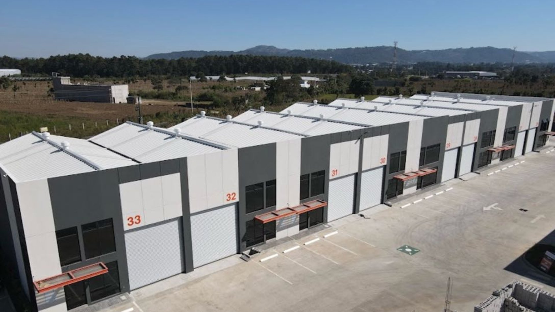 Alquilo Ofibodega para estrenar en Complejo Empresarial Chimaltenango - Miniatura 2