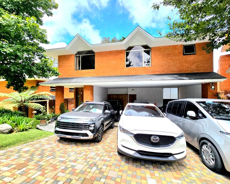 CASA GRANDE EN VENTA EN EXCLUSIVO CONDOMINIO LAS LOMAS, KM 16.5 CAES‼️